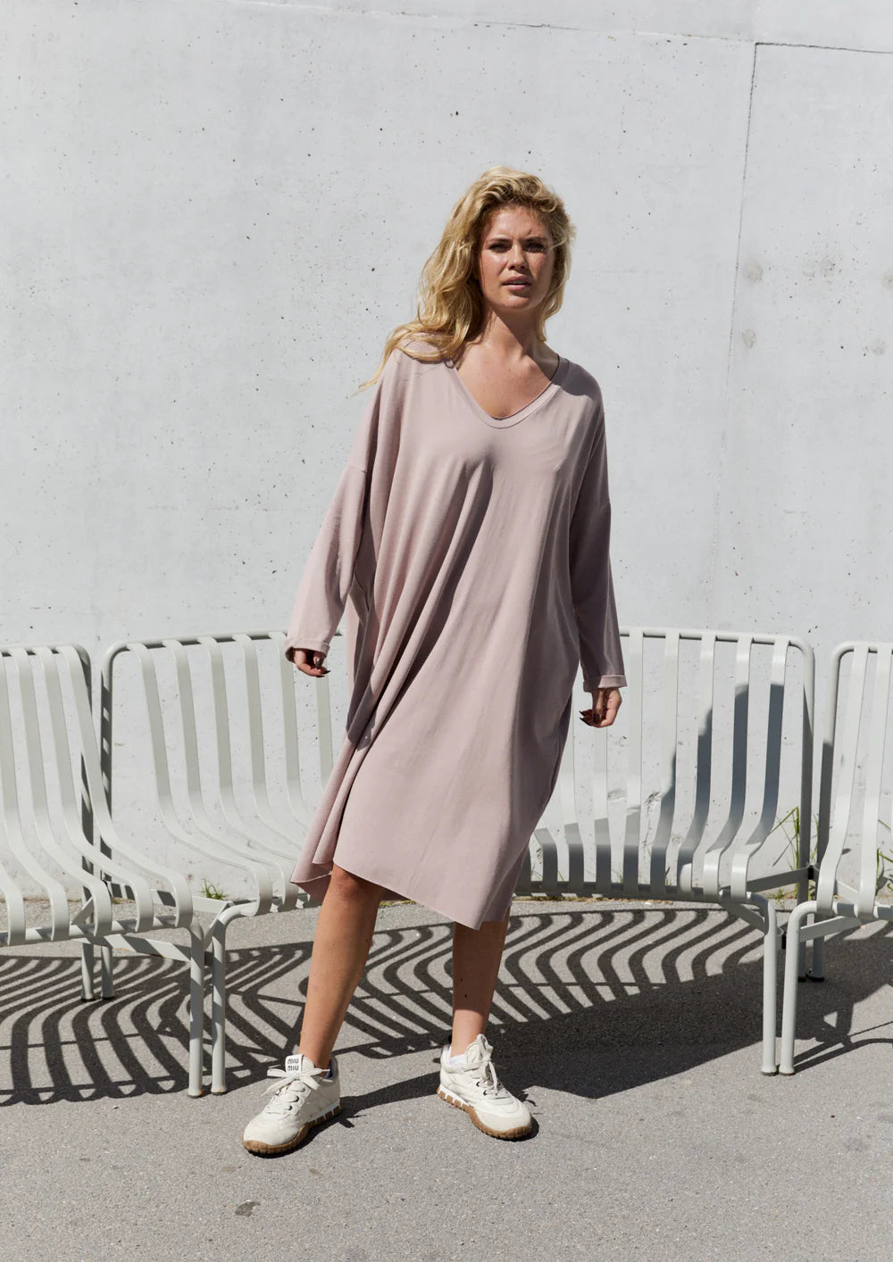Sukienka oversize 98043 Henriette Steffensen